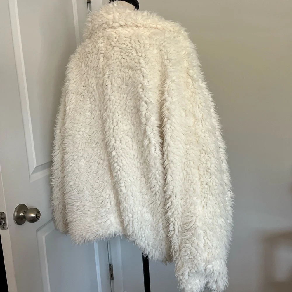Romeo & Juliet Couture Faux Fur Coat/ Size L - Picture 3 of 6